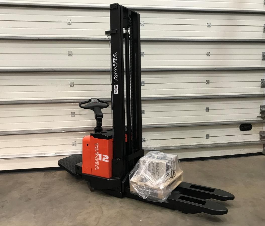 Stacker Toyota 7J M12 · Ano 2007 — imagem 2