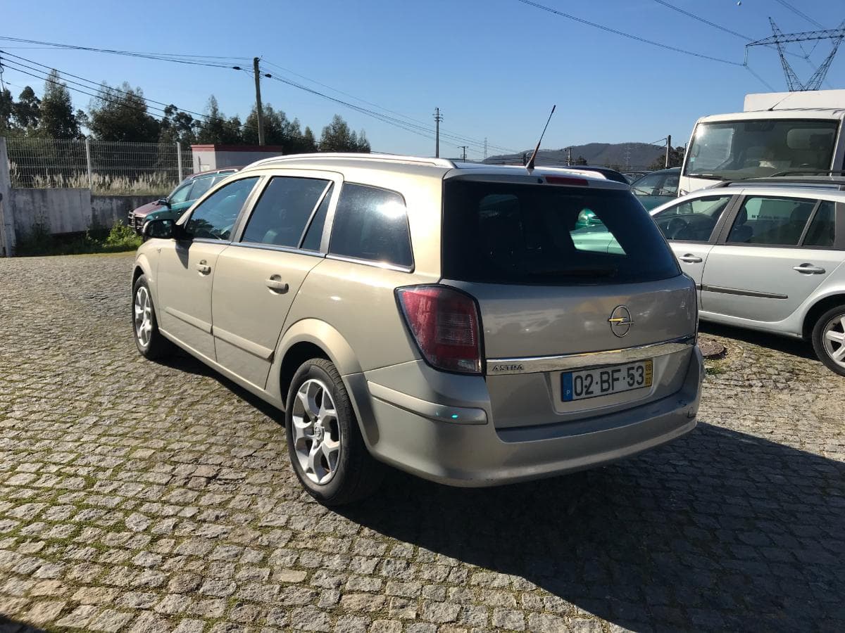 OPEL ASTRA 1.3 CDTI  · Ano 2006 — imagem 6
