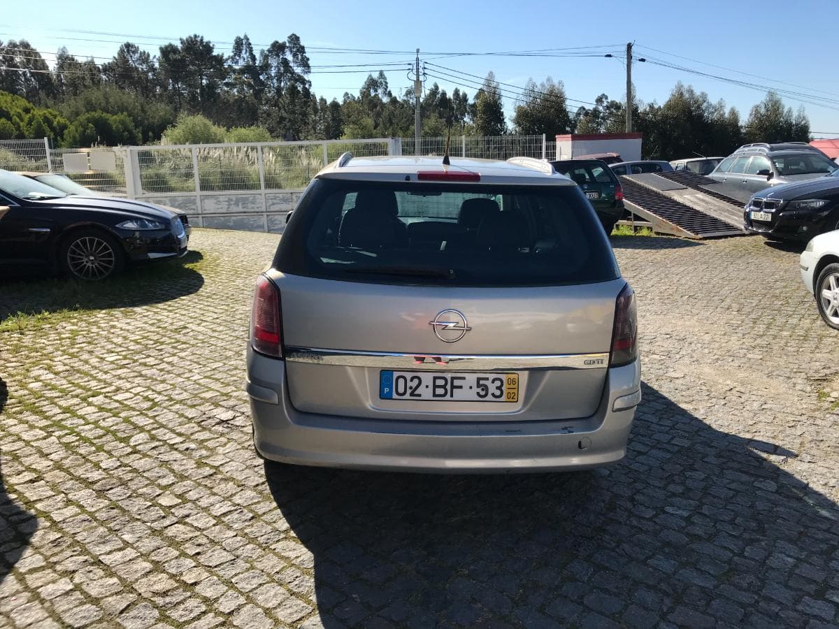 OPEL ASTRA 1.3 CDTI  · Ano 2006 — imagem 5
