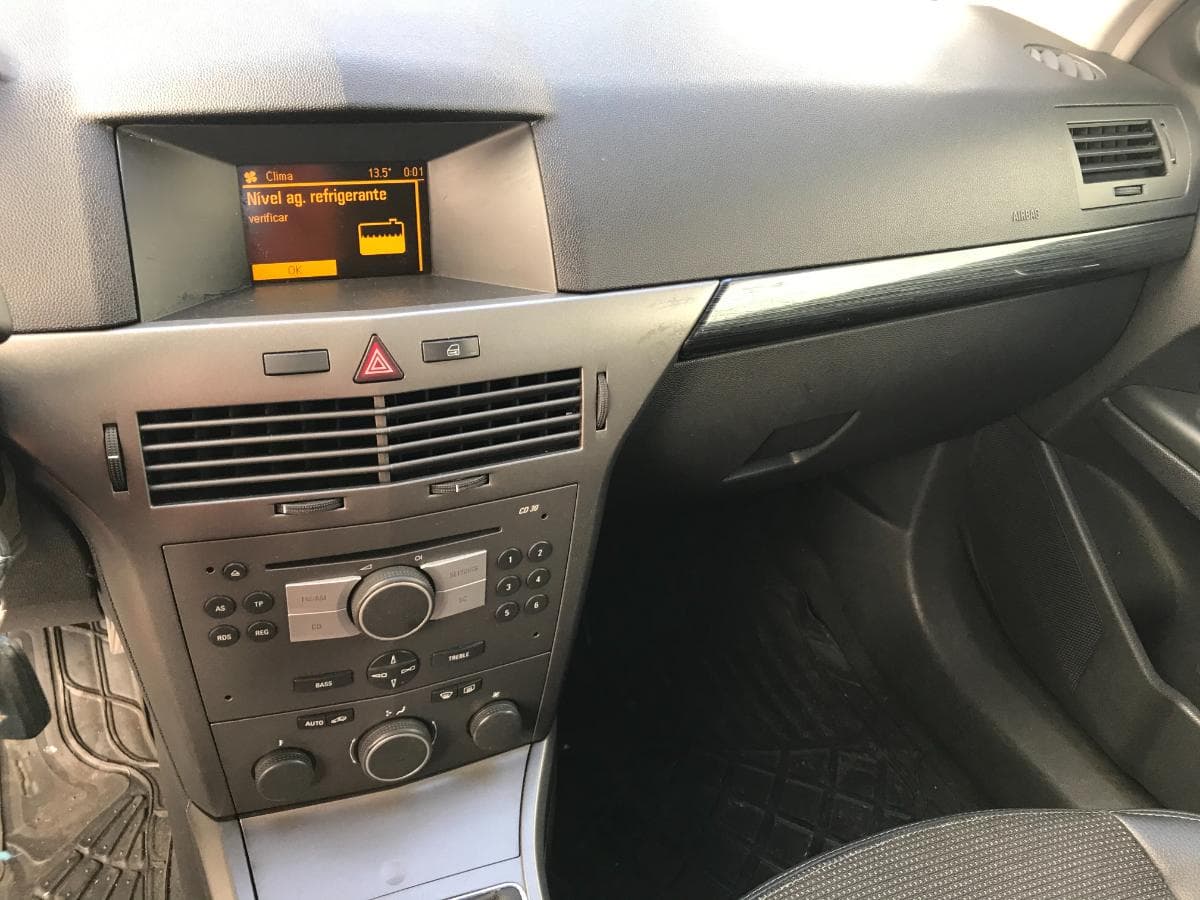 OPEL ASTRA 1.3 CDTI  · Ano 2006 — imagem 19
