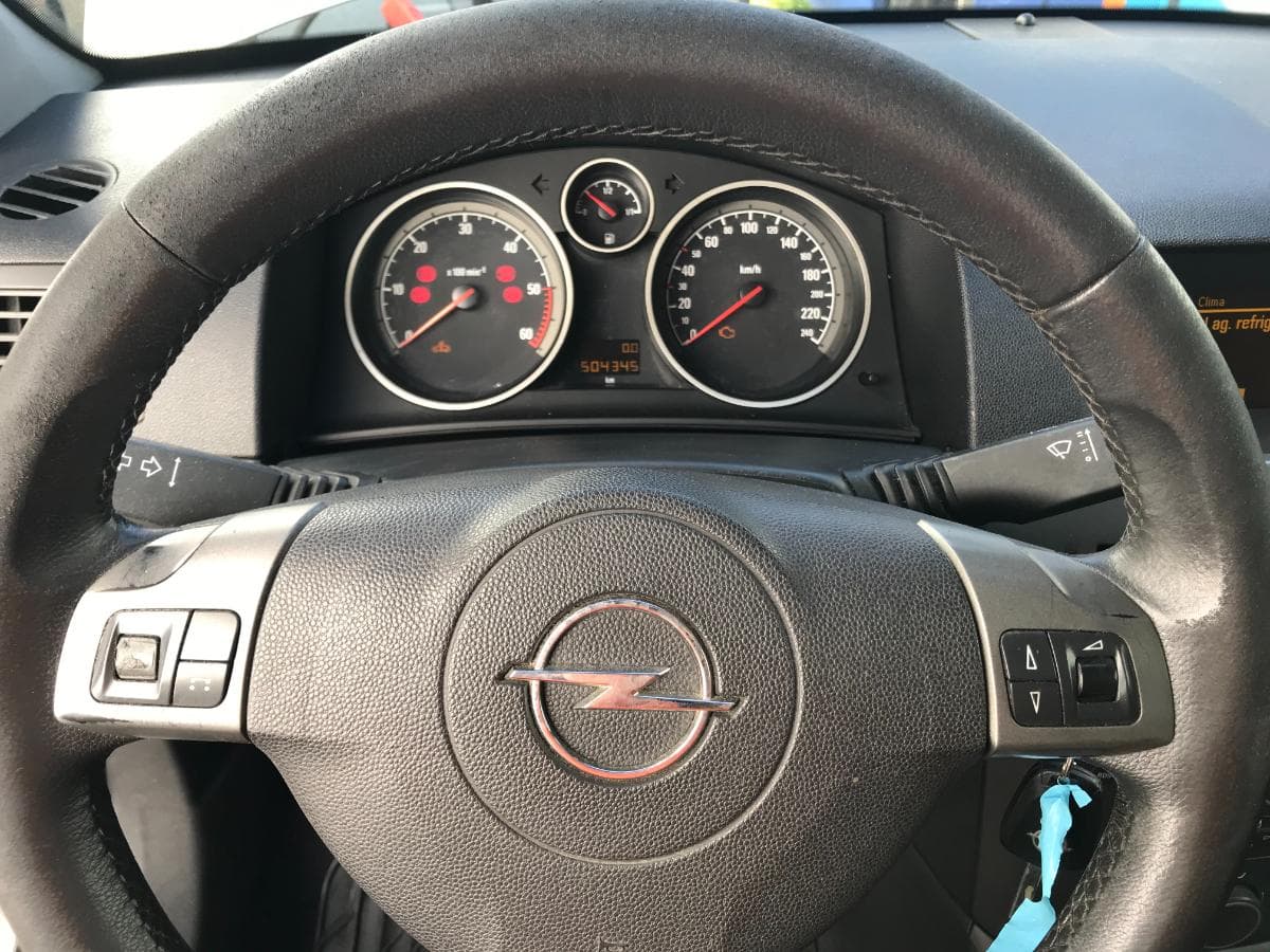 OPEL ASTRA 1.3 CDTI  · Ano 2006 — imagem 25