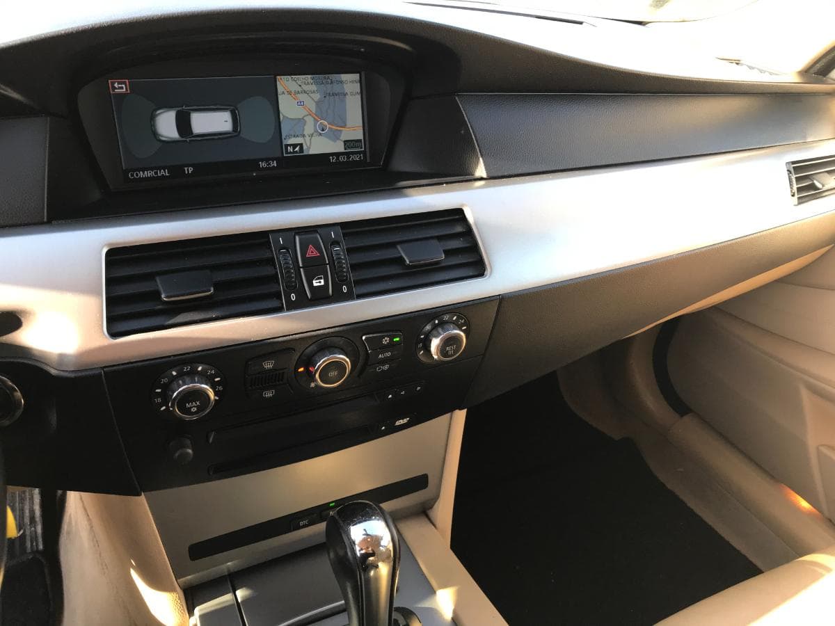 BMW 535D Touring · Ano 2005 — imagem 17