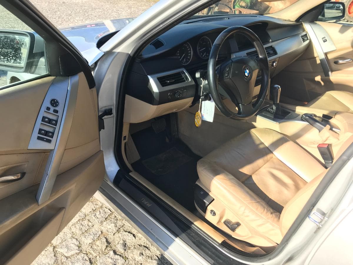 BMW 535D Touring · Ano 2005 — imagem 13