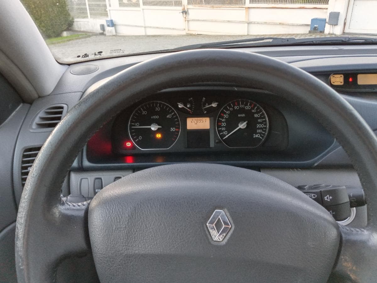 Renault Laguna 1.9DCI · Ano 2001 — imagen 16