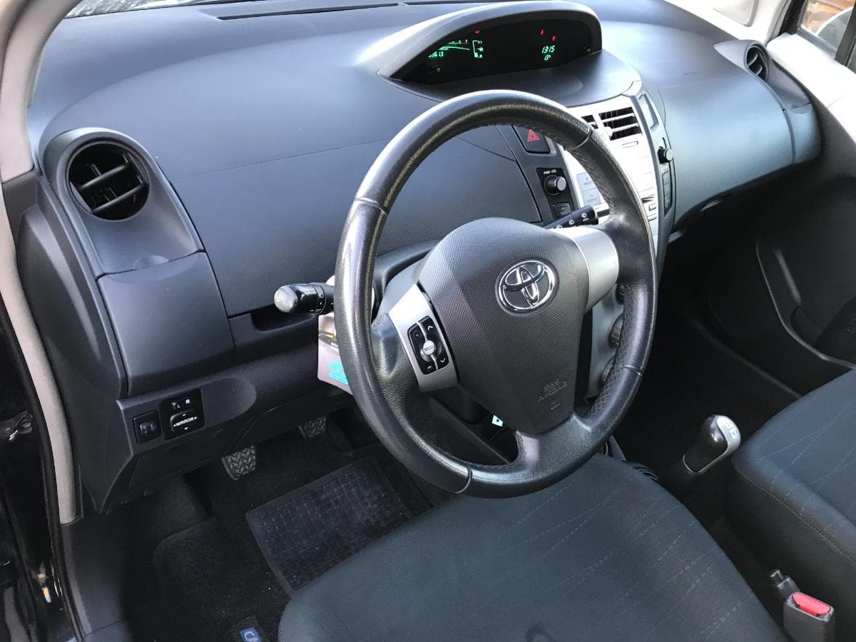Toyota Yaris 1.0 · Ano 2008 — image 15