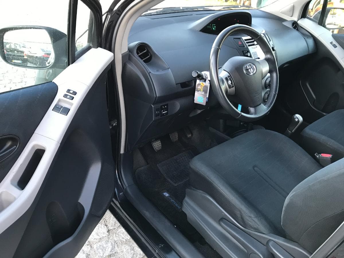 Toyota Yaris 1.0 · Ano 2008 — image 12