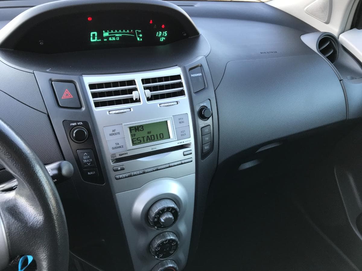 Toyota Yaris 1.0 · Ano 2008 — image 17