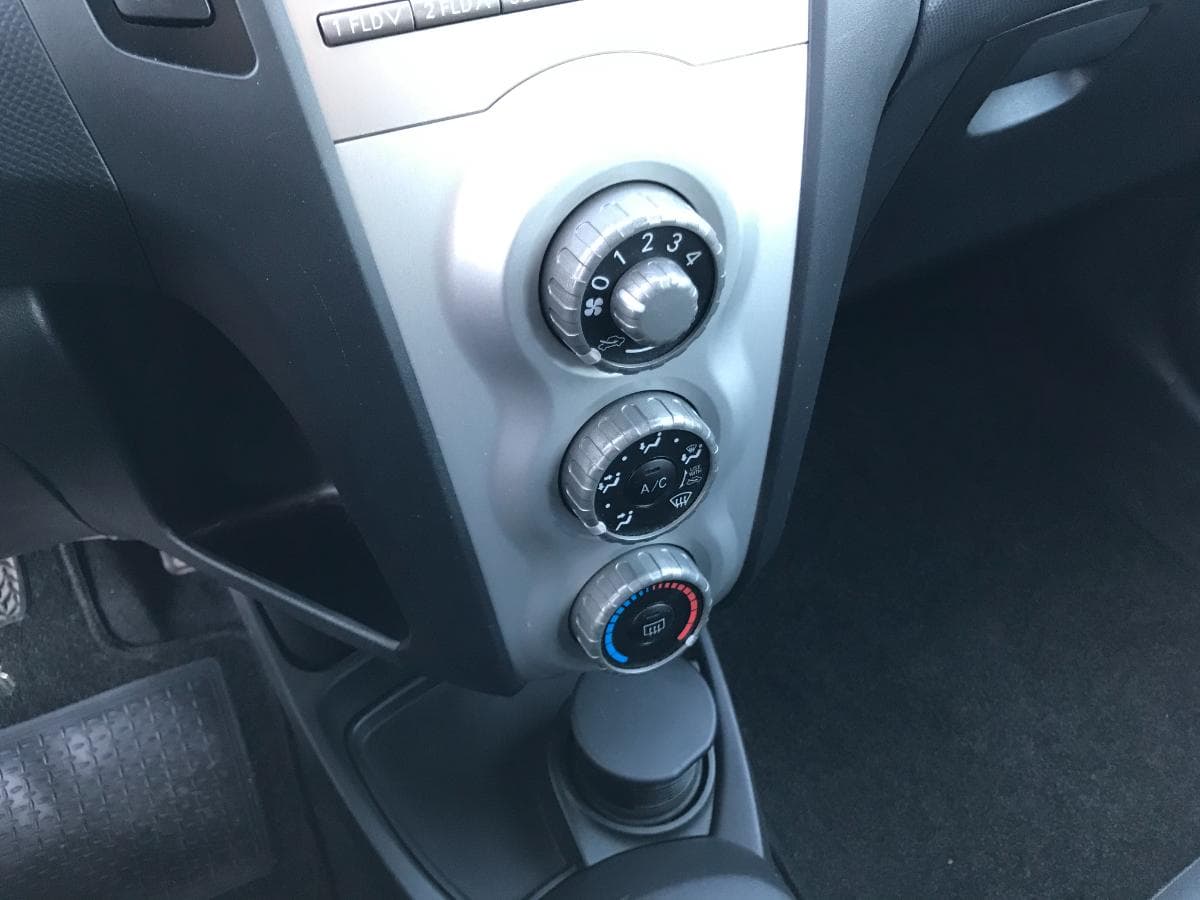Toyota Yaris 1.0 · Ano 2008 — image 19