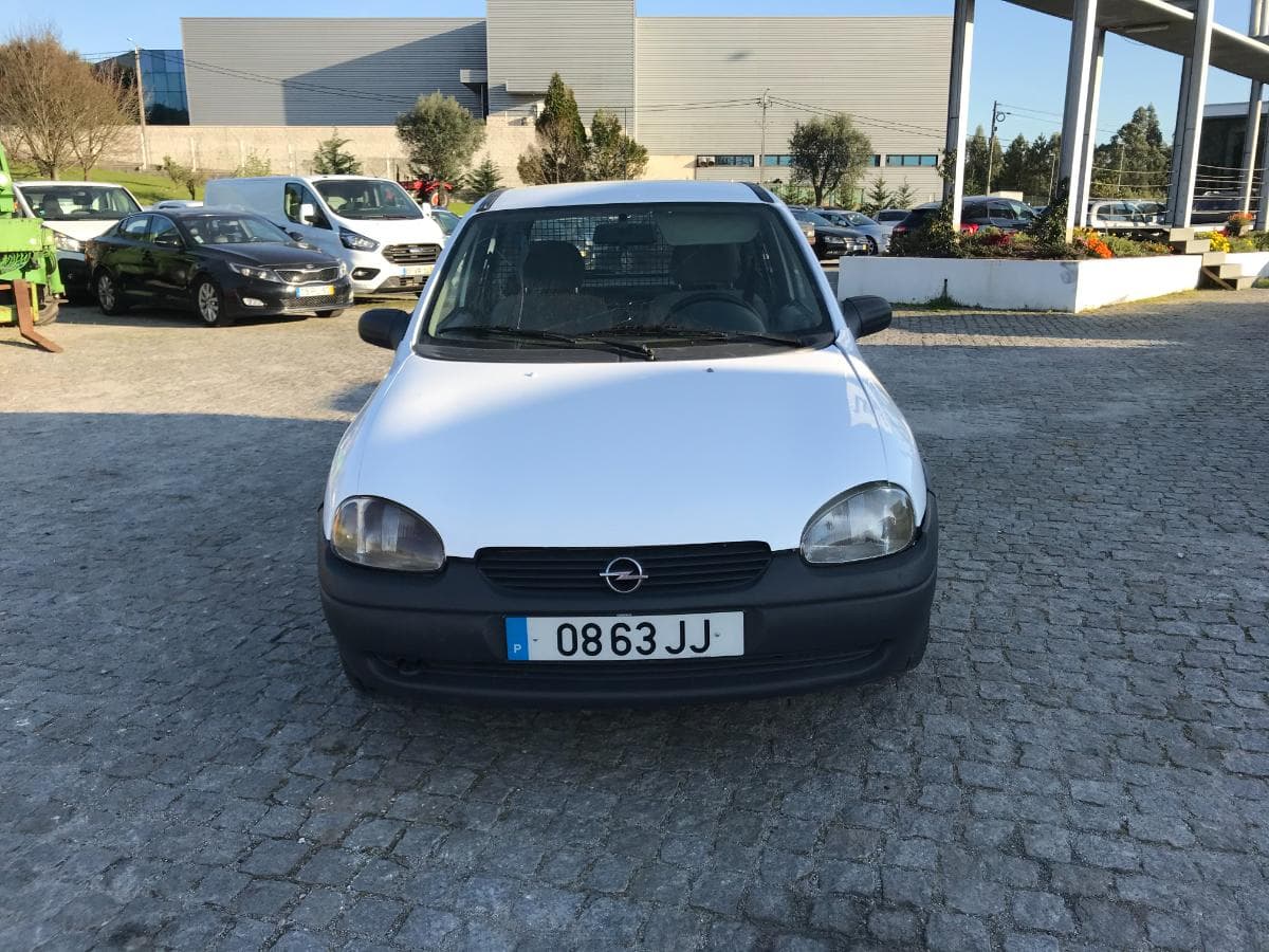 Opel Corsa 1.7 D · Ano 1998 — imagen 2