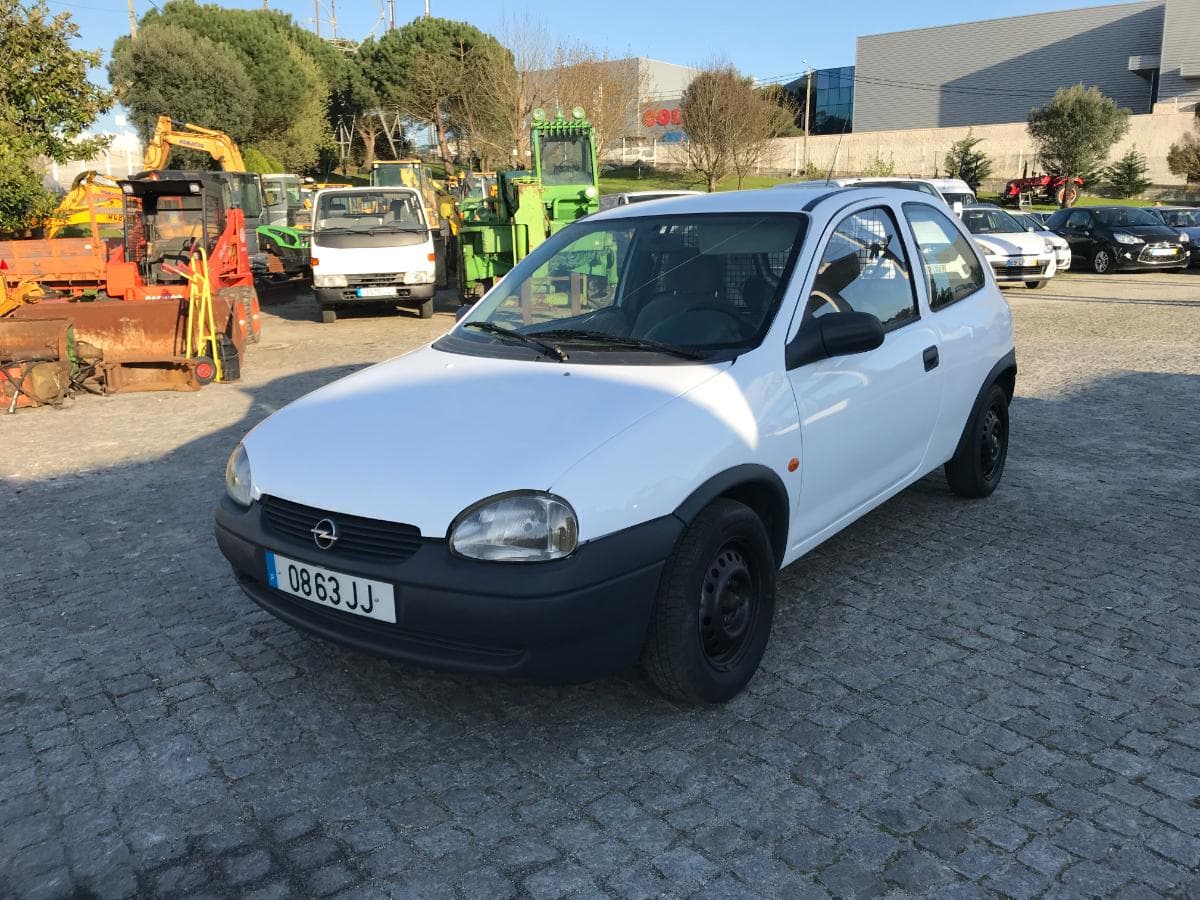 Opel Corsa 1.7 D · Ano 1998 — imagen 3