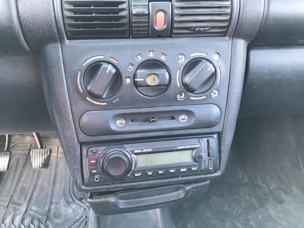 Opel Corsa 1.7 D · Ano 1998 — imagen 13