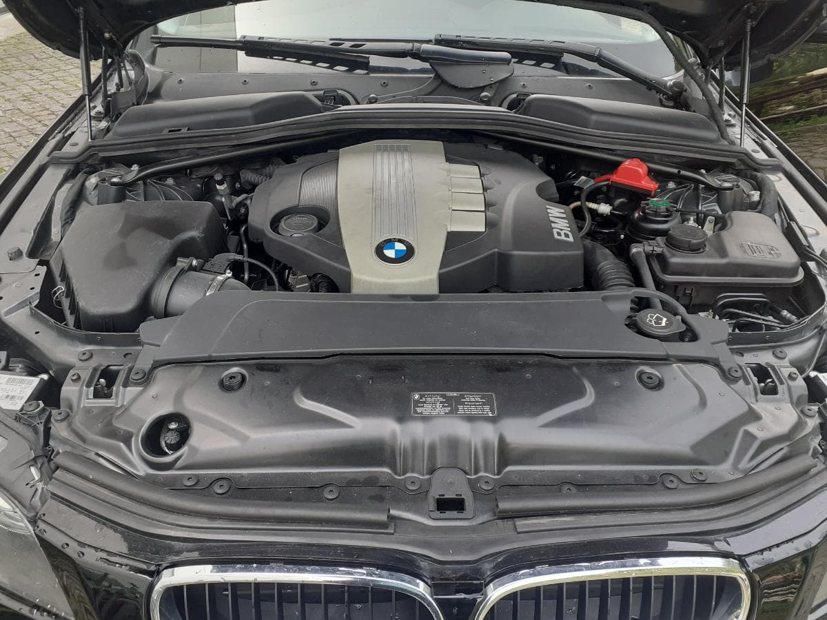BMW 520D Touring · Ano 2008 — imagem 9