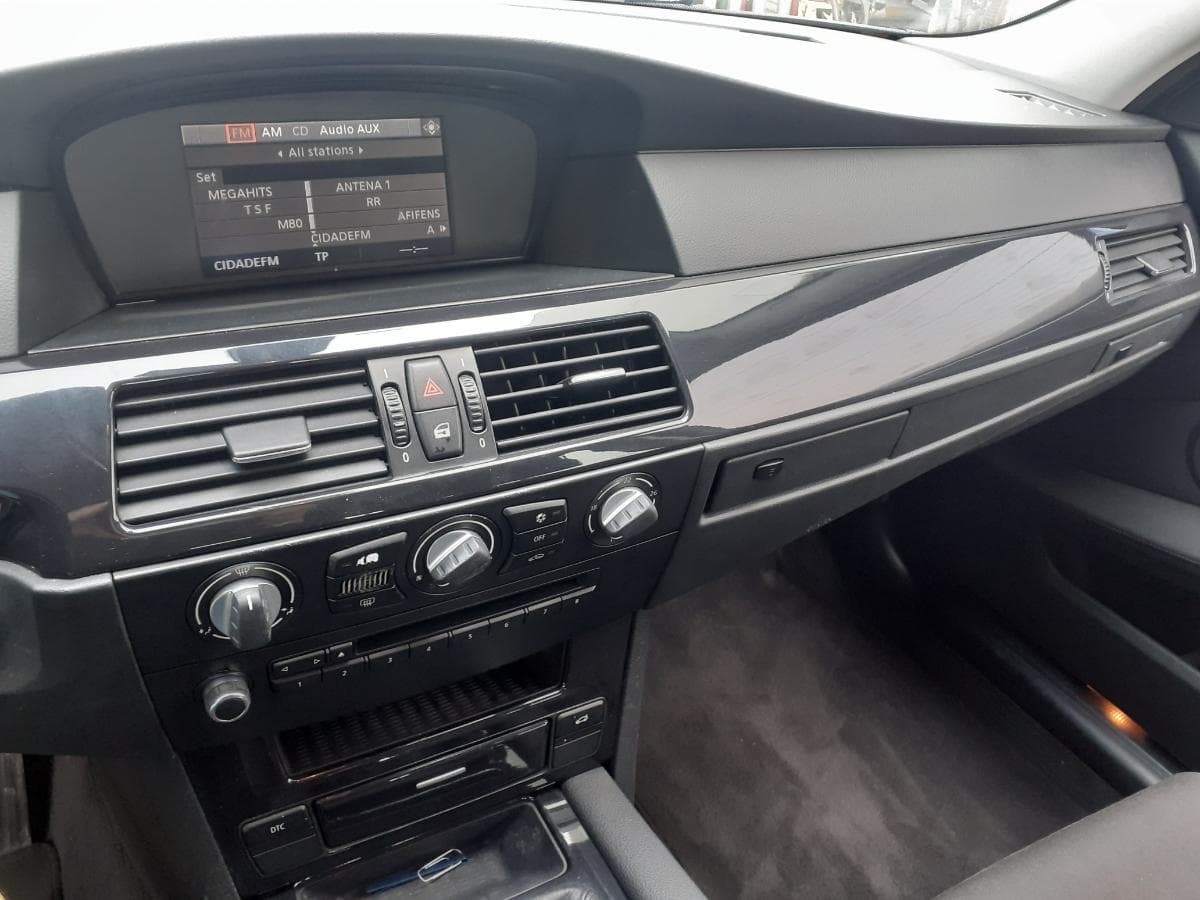 BMW 520D Touring · Ano 2008 — imagem 14