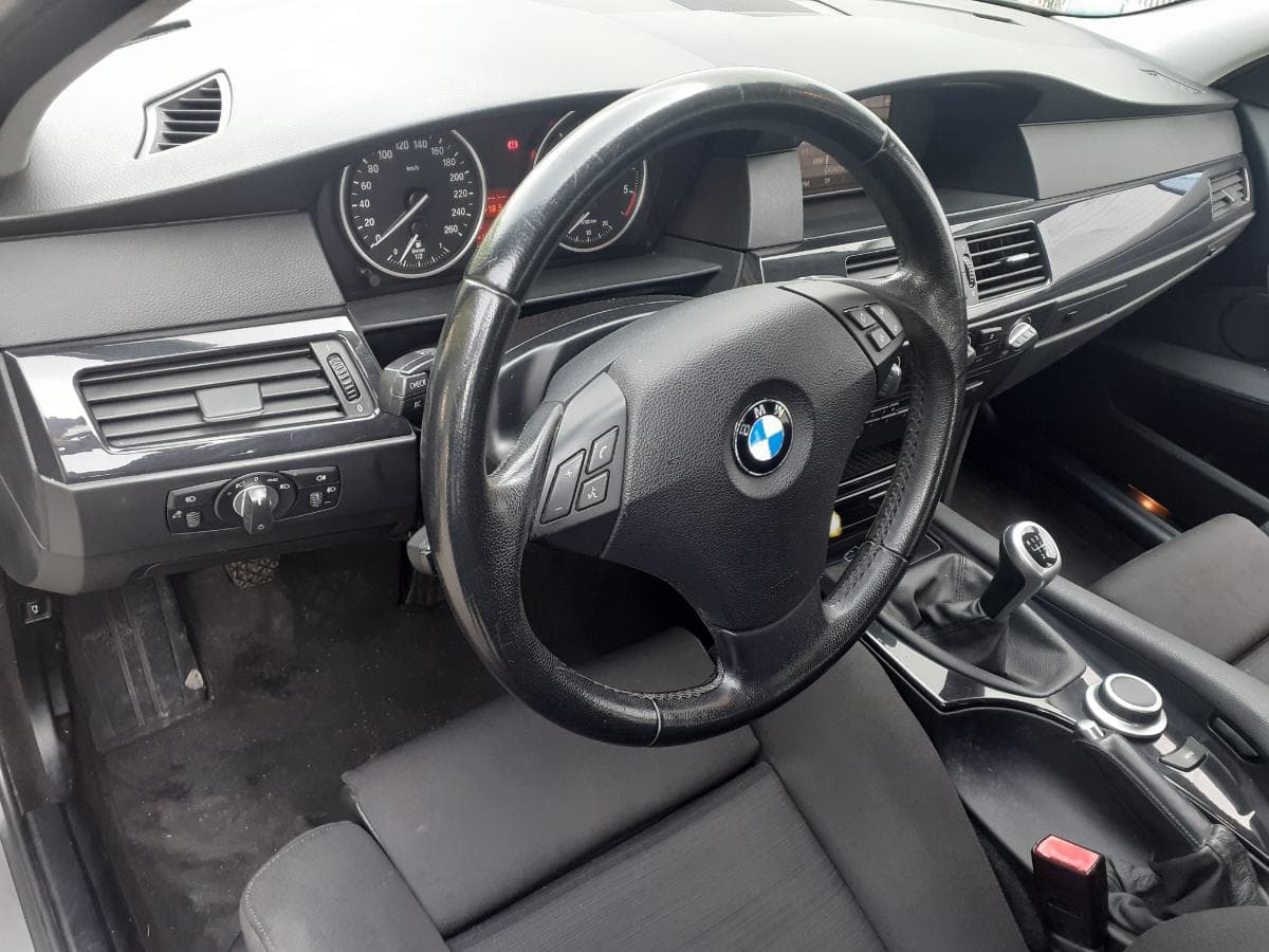 BMW 520D Touring · Ano 2008 — imagem 15