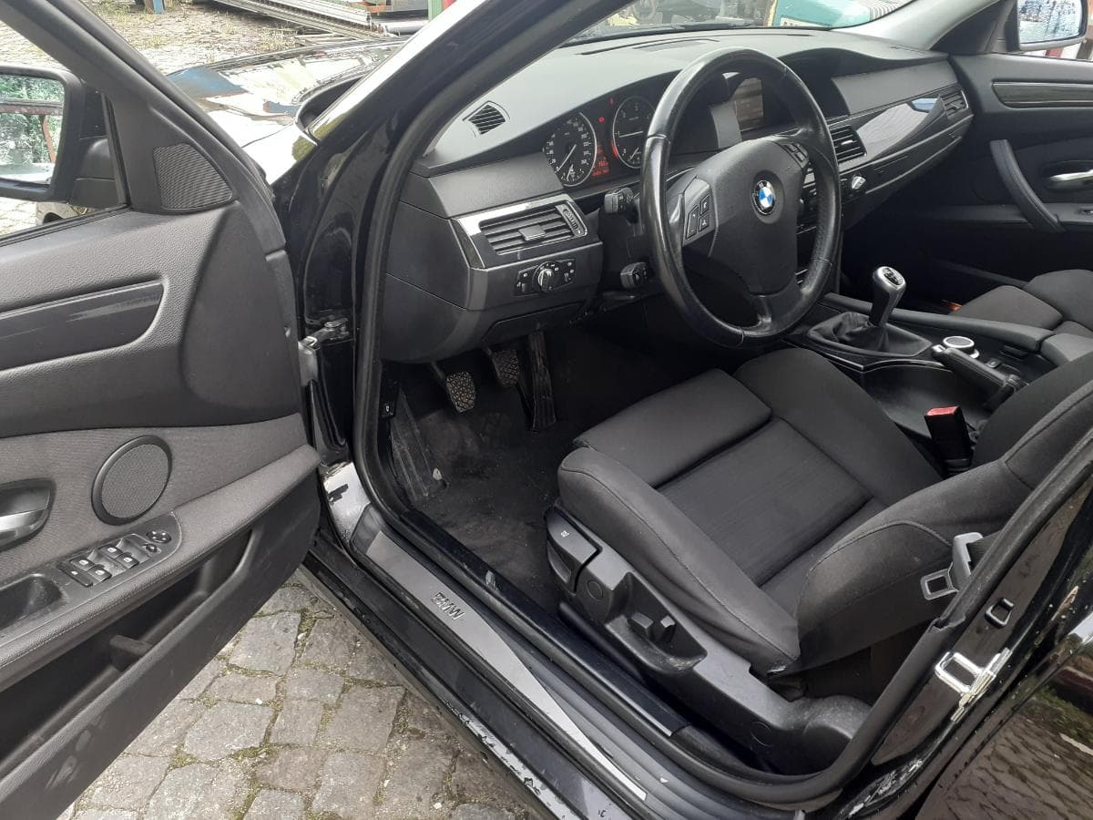 BMW 520D Touring · Ano 2008 — imagem 12