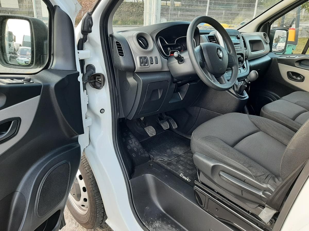 Renault Trafic 1.6 DCI · Ano 2018 — image 12