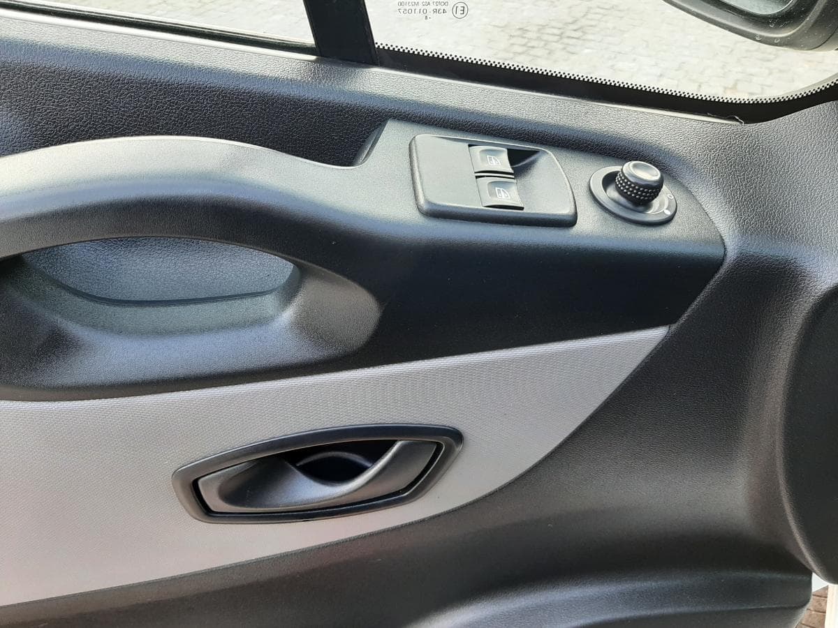 Renault Trafic 1.6 DCI · Ano 2018 — image 16