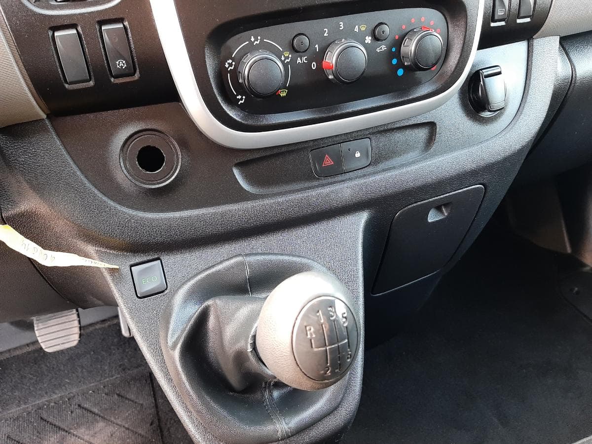 Renault Trafic 1.6 DCI · Ano 2018 — image 19
