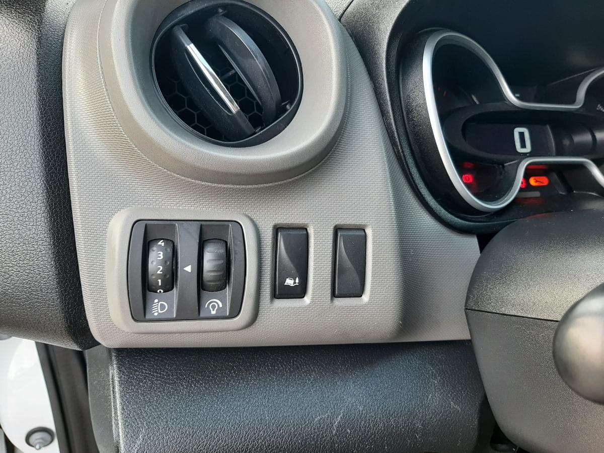 Renault Trafic 1.6 DCI · Ano 2018 — image 22