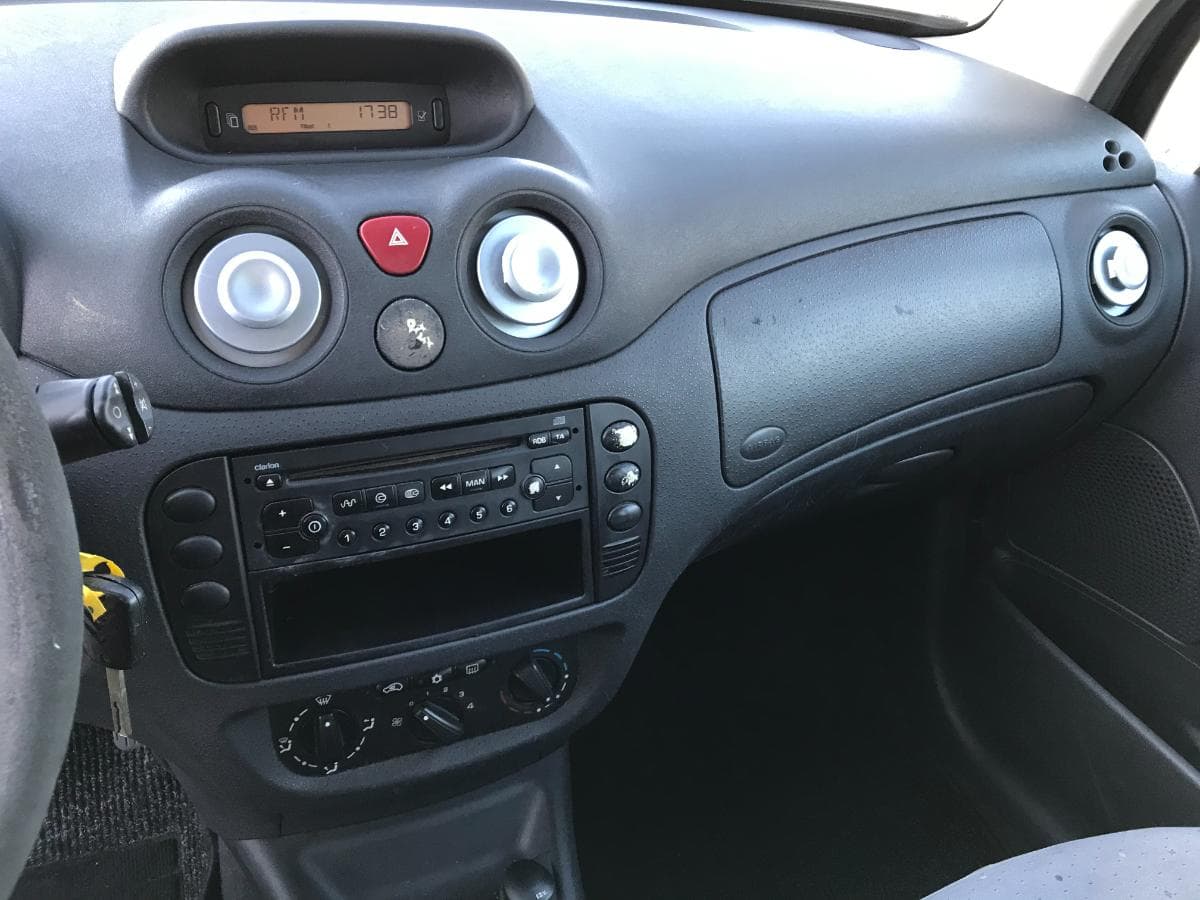 Citroën C3 1.4 HDI · Ano 2003 — image 15