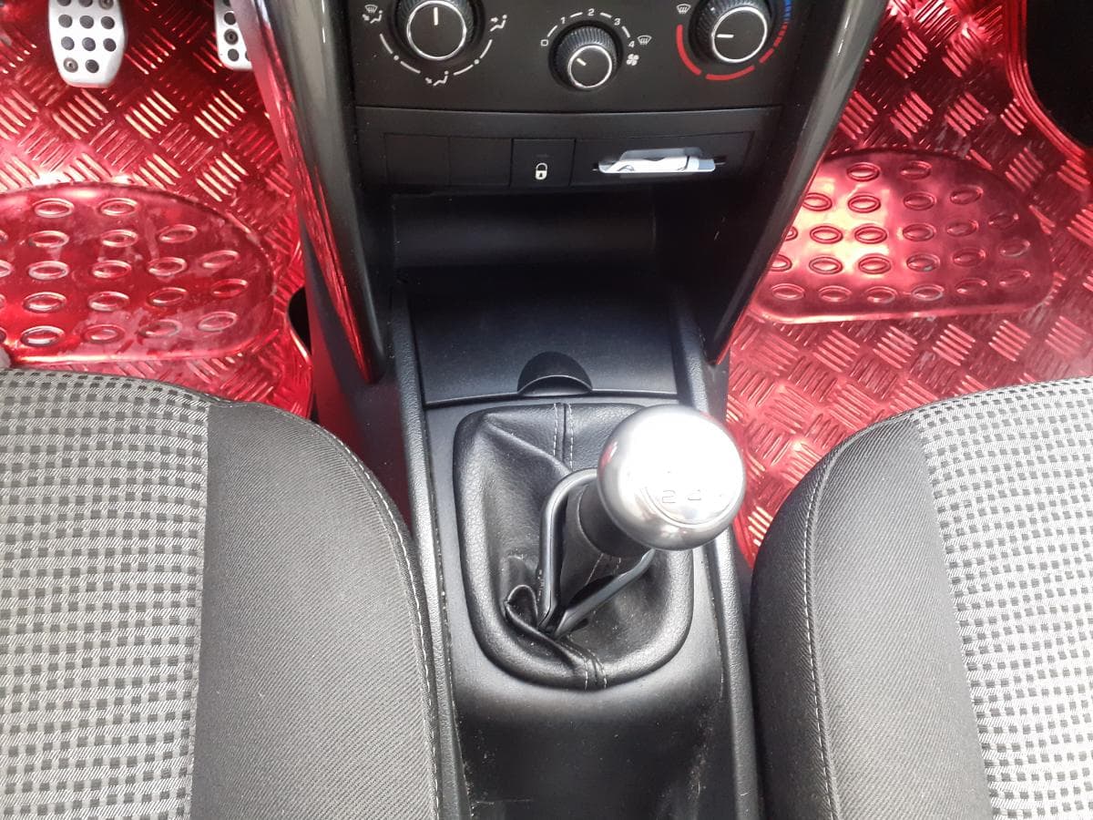 Peugeot 207 1.4 HDI · Ano 2010 — imagen 27