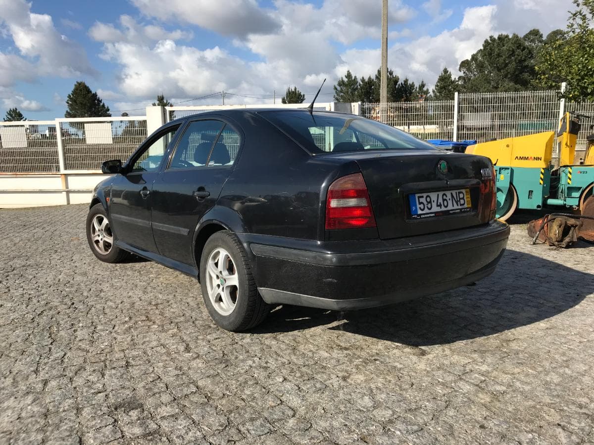 Skoda Octavia 1.6 · Ano 1999 — imagem 4