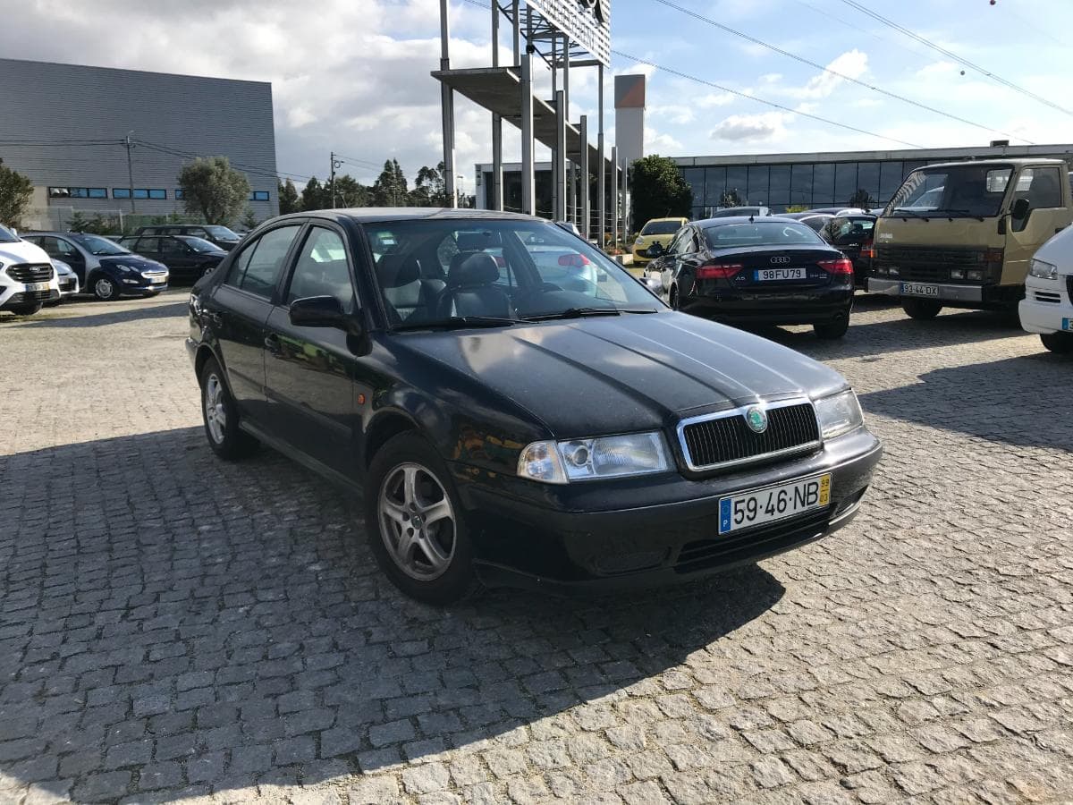 Skoda Octavia 1.6 · Ano 1999