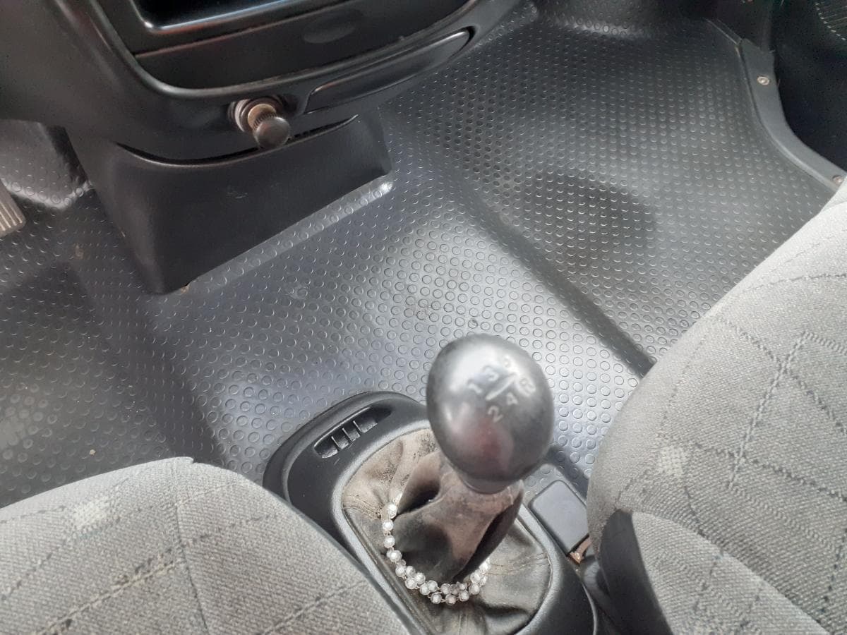 Hyundai H1 2.5D · Ano 2003 — image 17