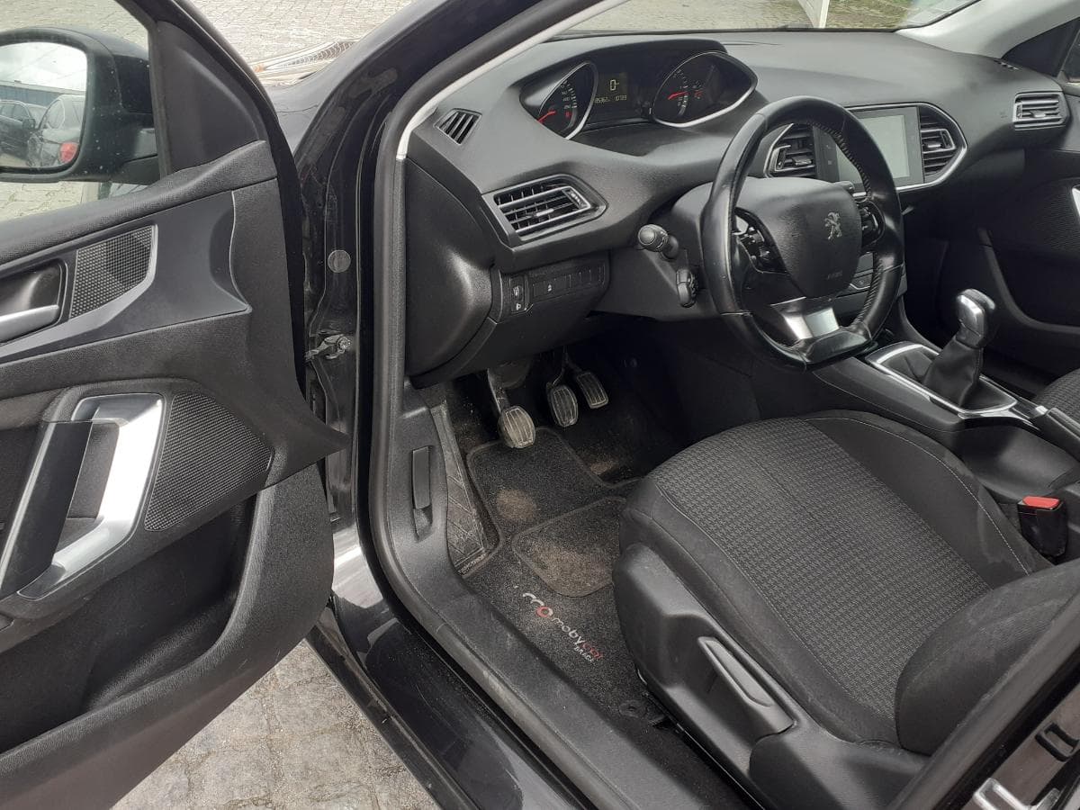 Peugeot 308 1.6 HDI · Ano 2018 — imagen 17