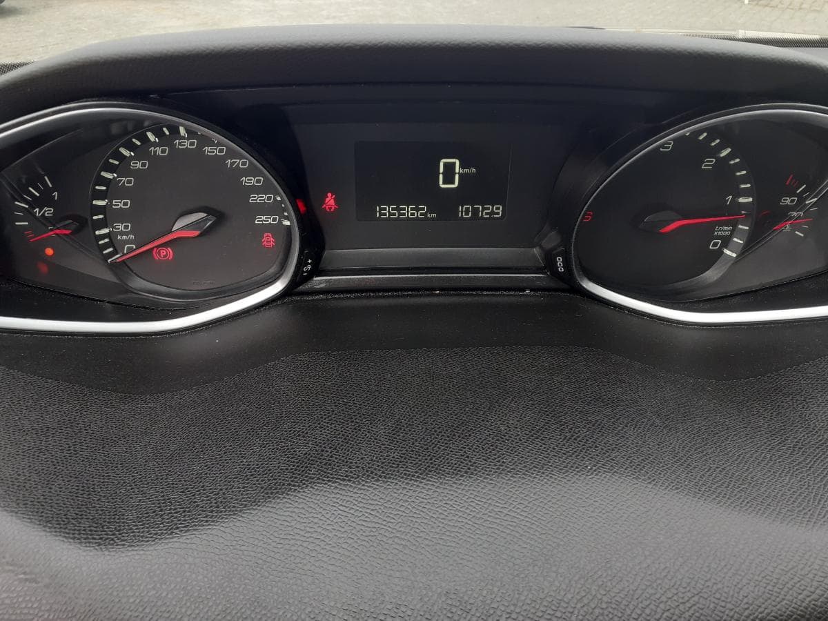 Peugeot 308 1.6 HDI · Ano 2018 — imagen 24