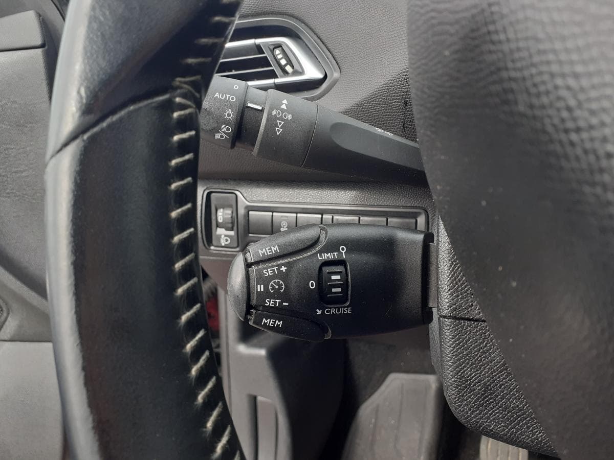 Peugeot 308 1.6 HDI · Ano 2018 — imagen 26