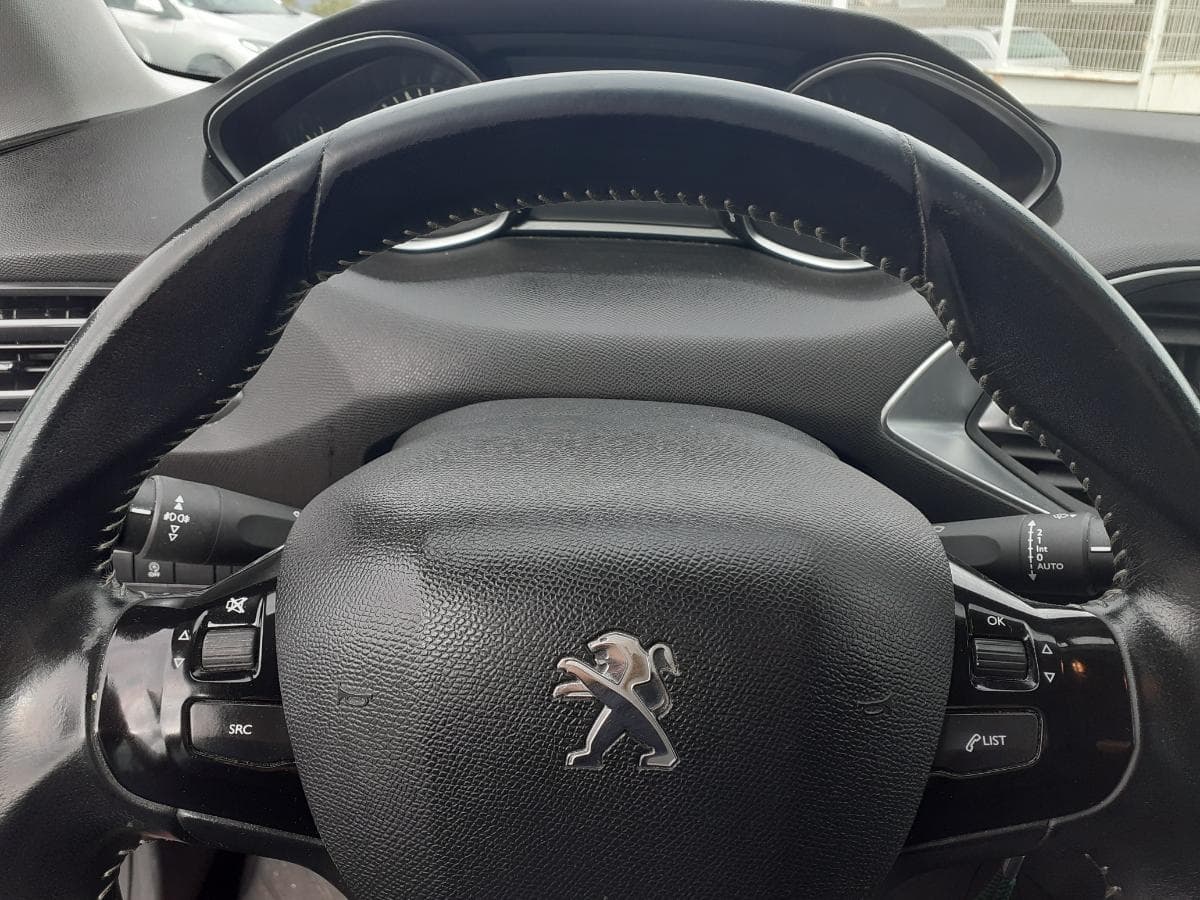 Peugeot 308 1.6 HDI · Ano 2018 — imagen 27