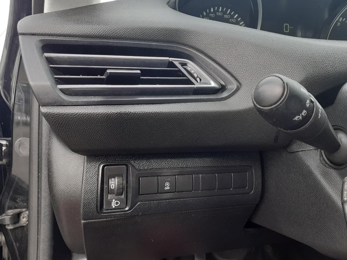 Peugeot 308 1.6 HDI · Ano 2018 — imagen 28