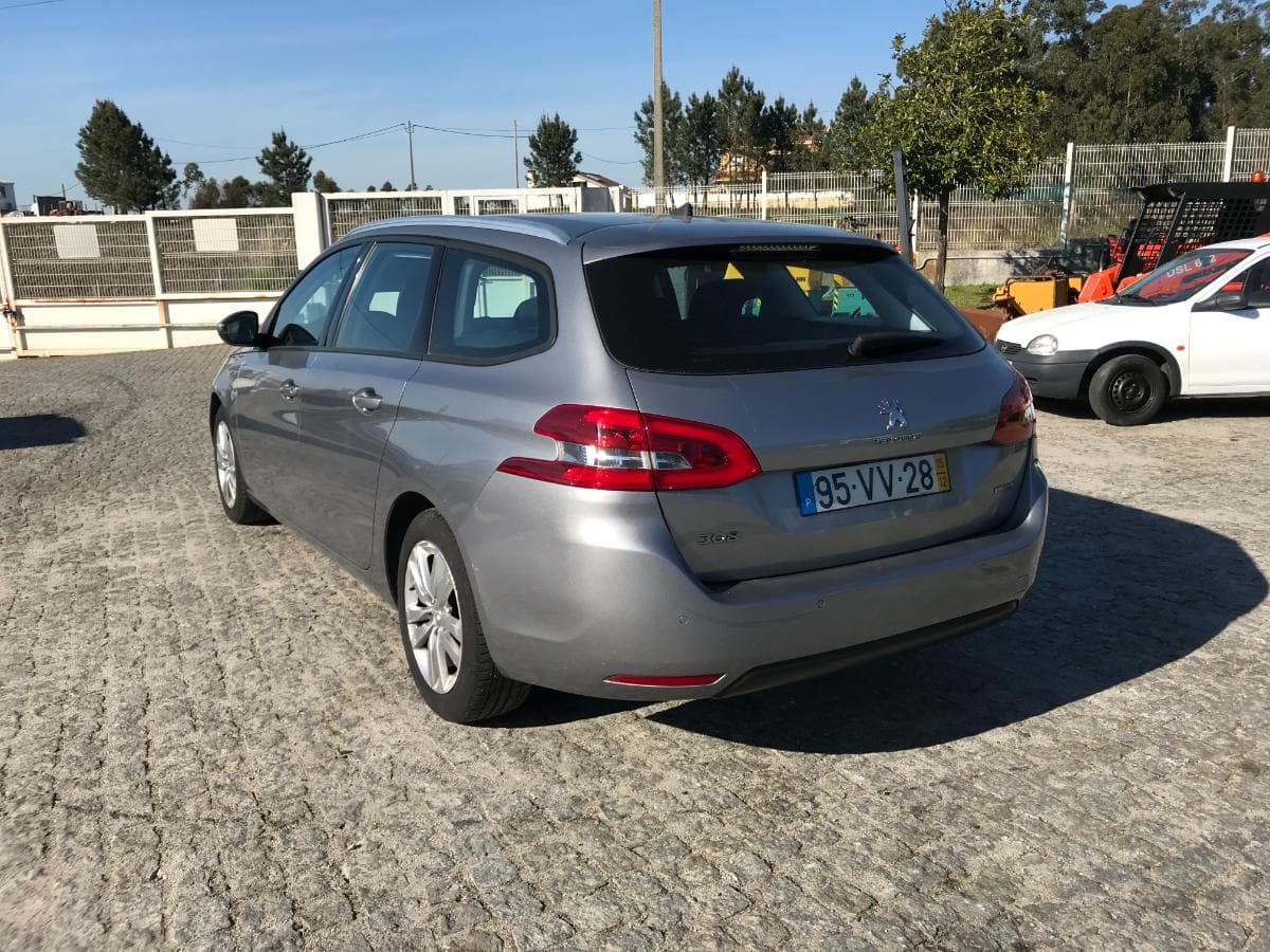 Peugeot 308 1.6 Blue HDI · Ano 2015 — imagem 4