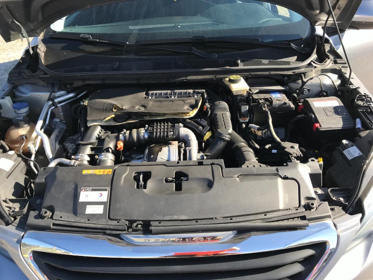 Peugeot 308 1.6 Blue HDI · Ano 2015 — imagem 8