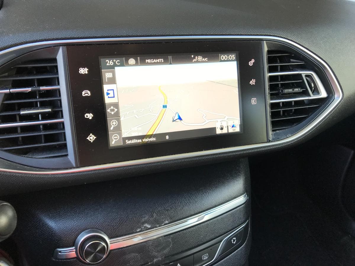 Peugeot 308 1.6 Blue HDI · Ano 2015 — imagem 24