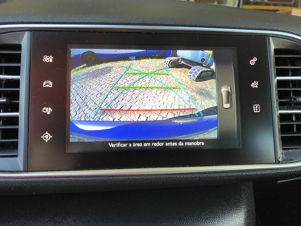 Peugeot 308 1.6 Blue HDI · Ano 2015 — imagem 26