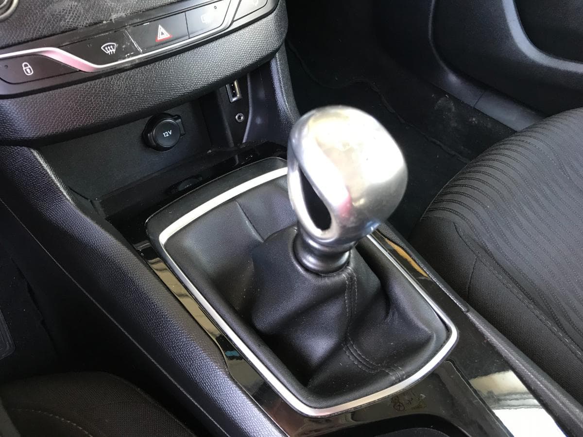 Peugeot 308 1.6 Blue HDI · Ano 2015 — imagem 29