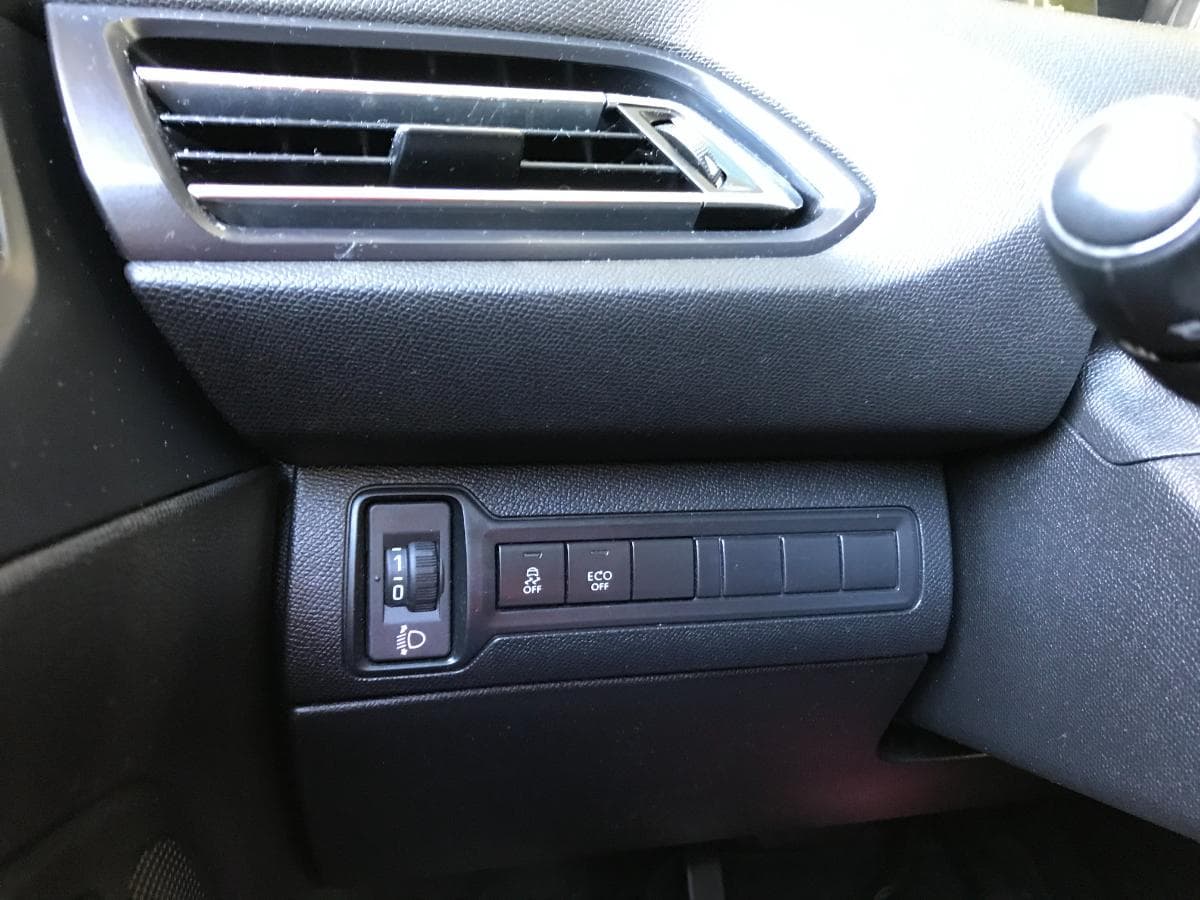 Peugeot 308 1.6 Blue HDI · Ano 2015 — imagem 31