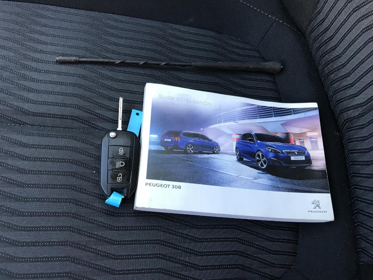 Peugeot 308 1.6 Blue HDI · Ano 2015 — imagem 32