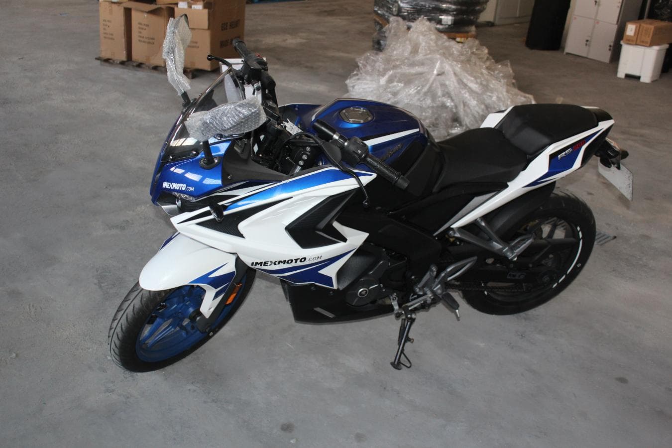 Bajaj Pulsar RS 200 ABS — image 2