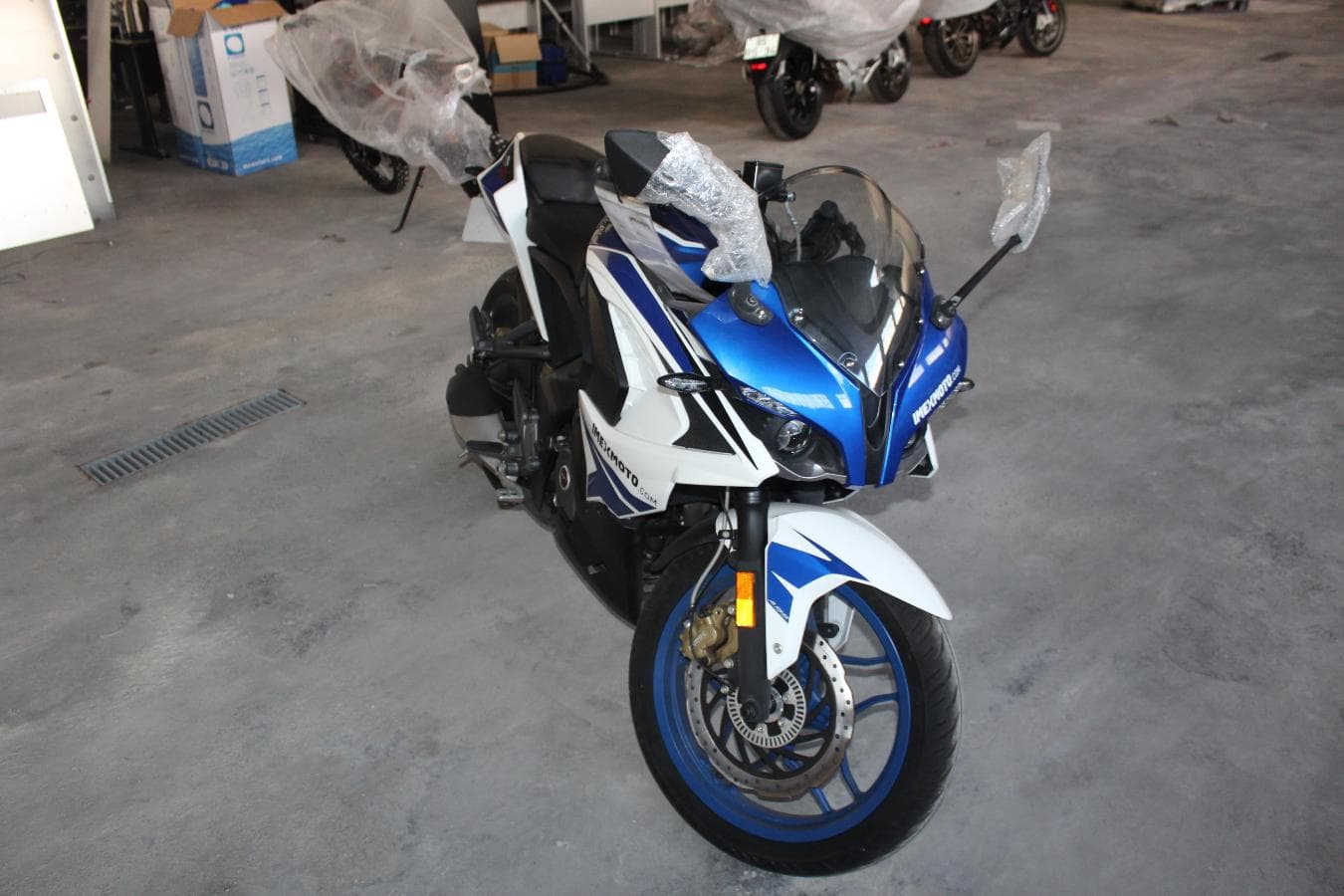 Bajaj Pulsar RS 200 ABS — image 3