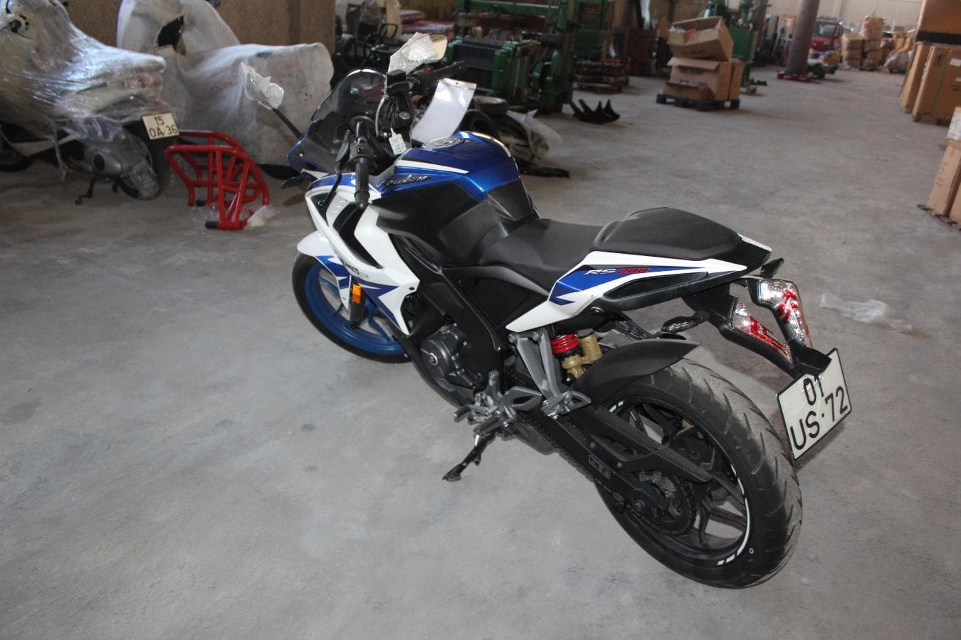 Bajaj Pulsar RS 200 ABS — image 4