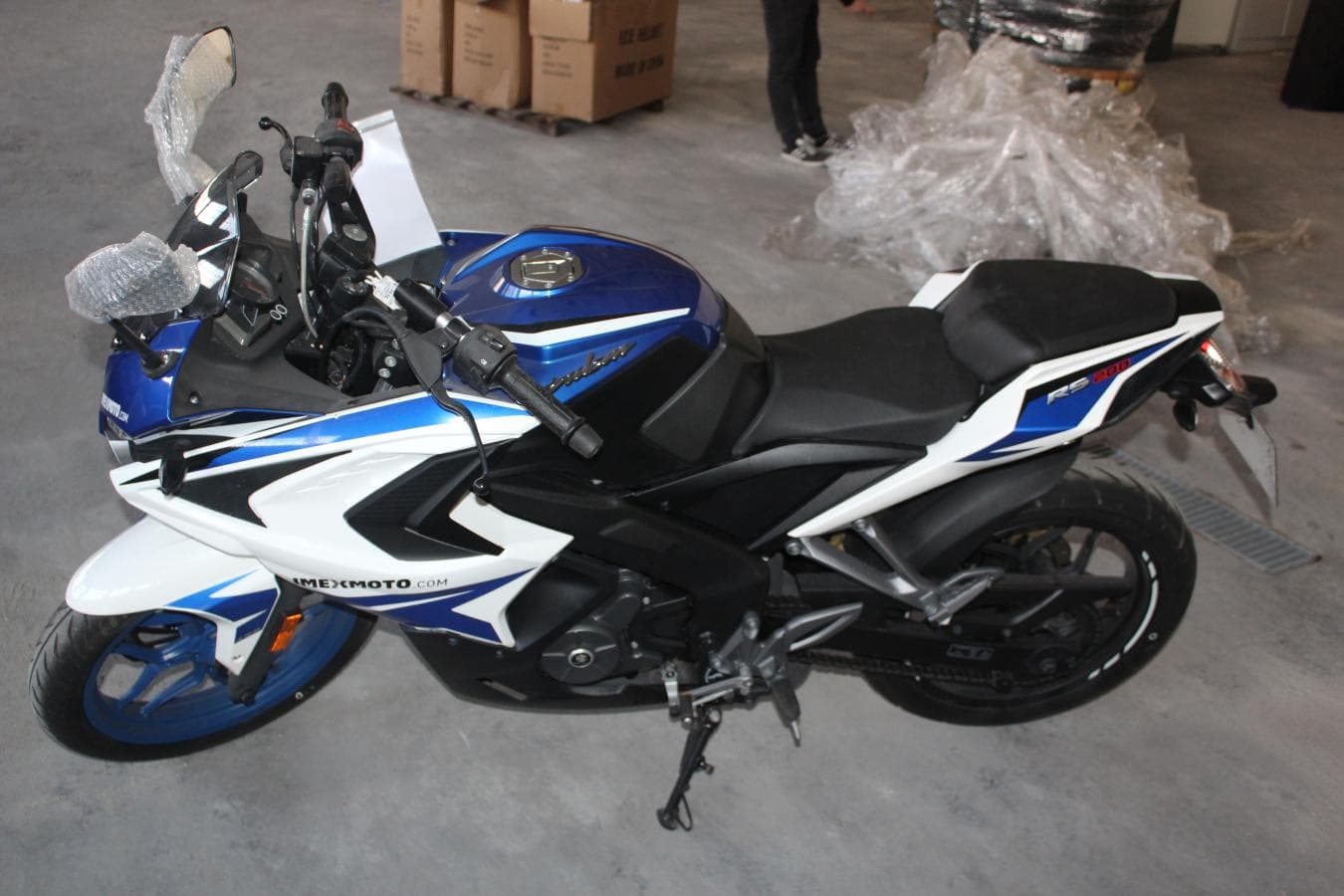 Bajaj Pulsar RS 200 ABS — image 6