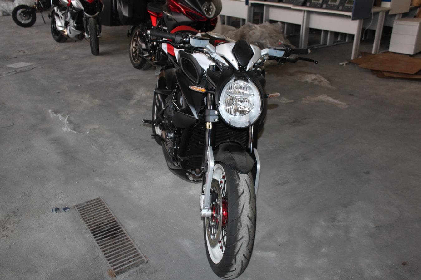 MV Augusta Dragster 800 RR — imagen 3