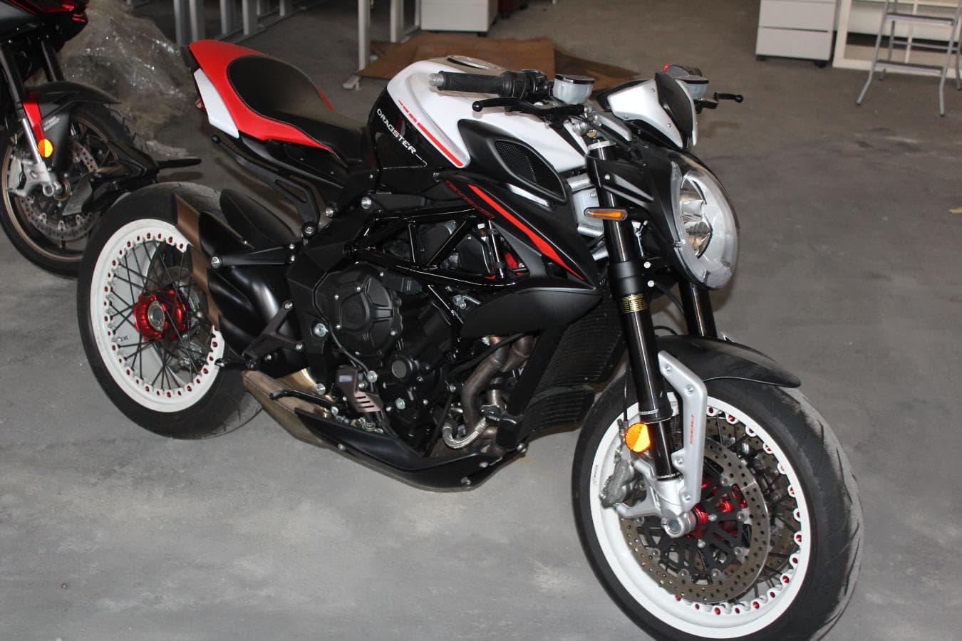 MV Augusta Dragster 800 RR — imagen 4