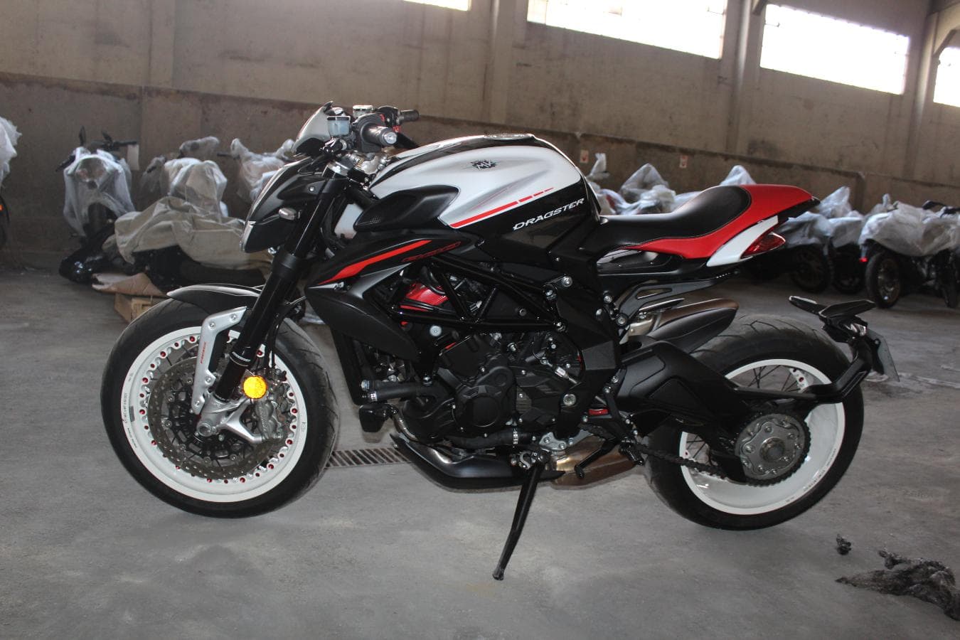 MV Augusta Dragster 800 RR — imagen 5