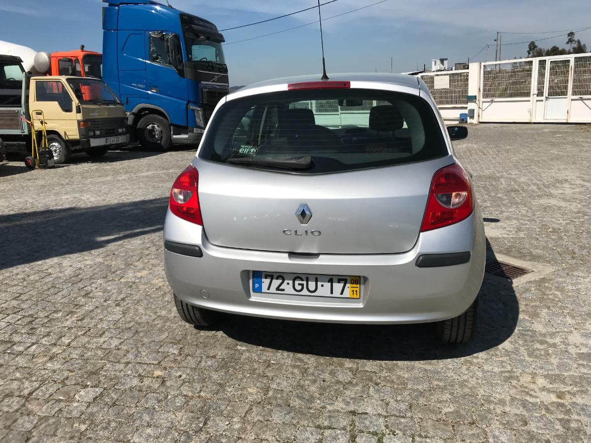 Renault Clio 1.5 DCI · Ano 2008 — image 5