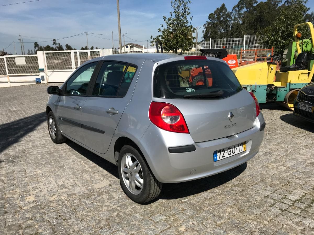 Renault Clio 1.5 DCI · Ano 2008 — image 4