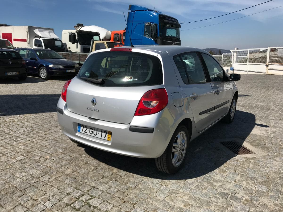 Renault Clio 1.5 DCI · Ano 2008 — image 6